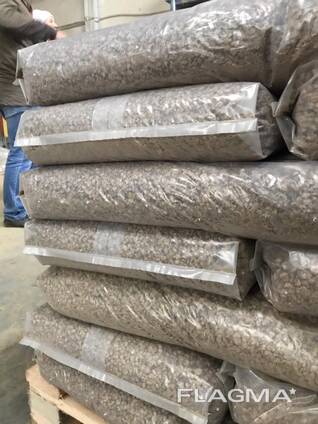 Bedding for farm animals, straw granulate