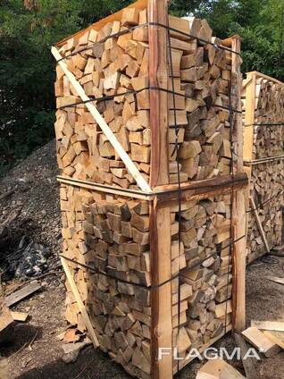 Chopped beech firewood / Дрова колоті букові / Kaminholz / Gehacktes Buchenbrennholz