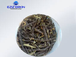 Корни и корневища солодки, резанные мелкими кусочками.