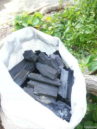 Nous offrons la fourniture de charbon de bois.